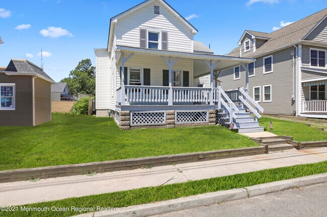 Photo - 1715 White St