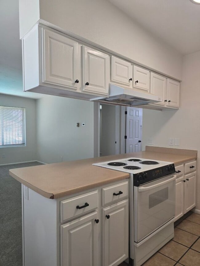 Building Photo - 1/2 MONTH FREE ON 12 MONTH LEASE AND MOVE ... Rental