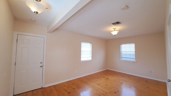 Photo - 2300-02 Gravier Unit 2300