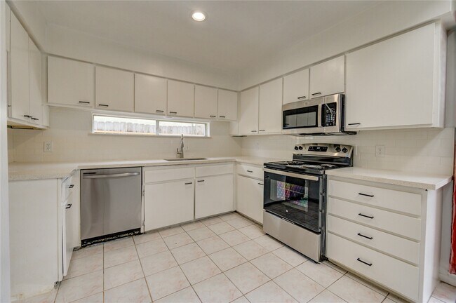 Photo - 12327 Fairmeadow Dr