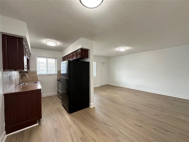 Photo - 110 NE 19th Ave Unit 14