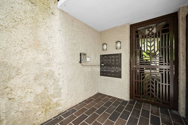 Photo - 2666 Tigertail Ave Unidad Apartment 209