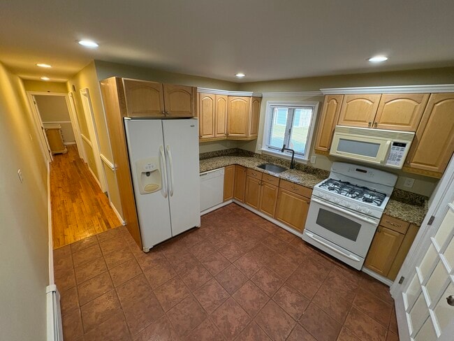 Building Photo - 70 Hunter Ln Unit 1