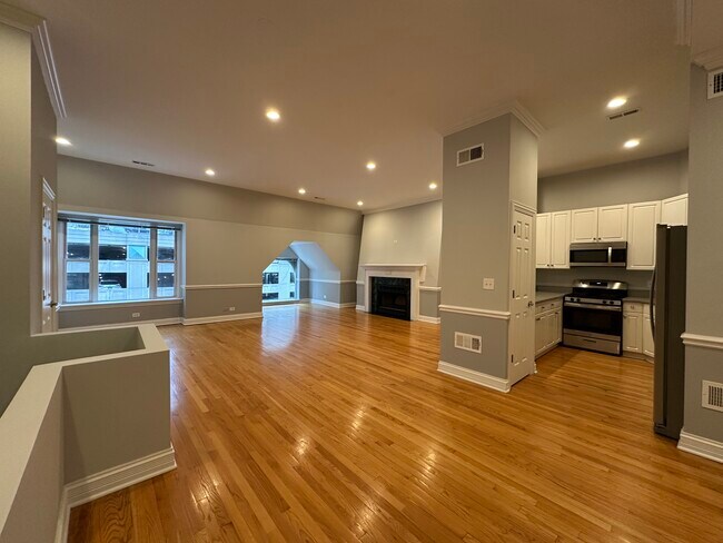 Living Room - 1154 N Dearborn St