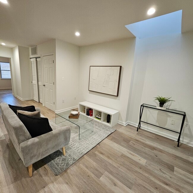 Building Photo - 16th Street SE Unit 2