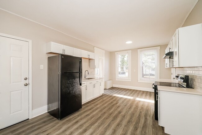 Photo - 4833 Greenwood Terrace