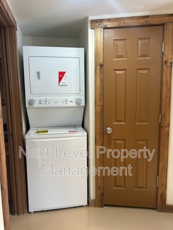 Photo - 302 Batavia Ln