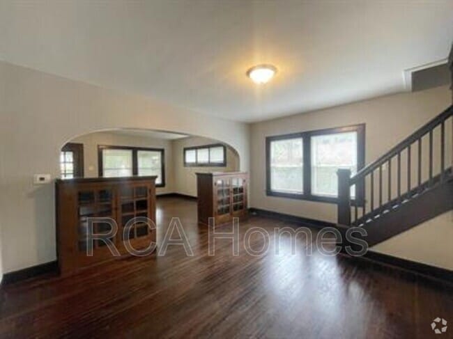 Building Photo - 916 E Tabor St Rental