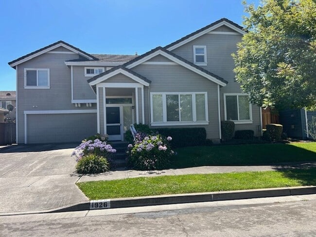 Building Photo - Spacious 4 bedroom, 2.5 Bathroom Available... Rental