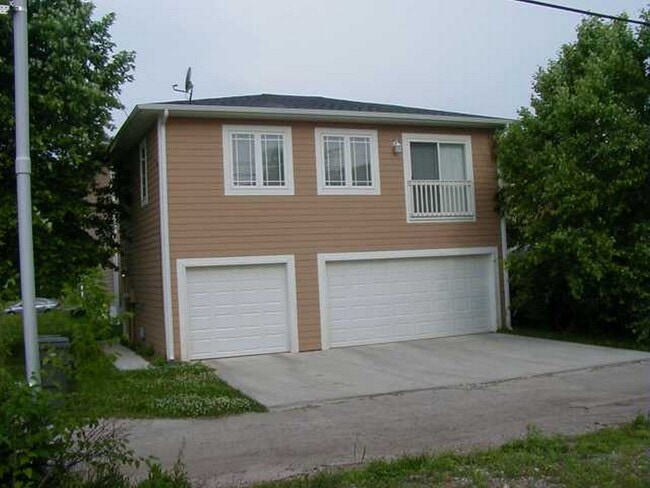 Building Photo - 2045 Central Ave Unit CH