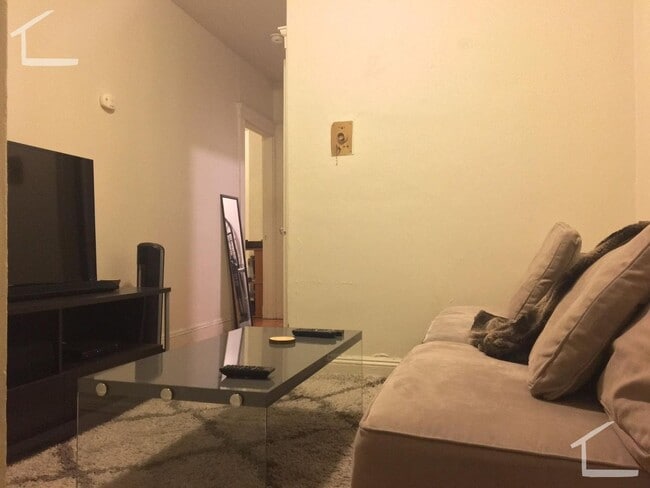 Photo - Studio in Brighton is available on 9/1