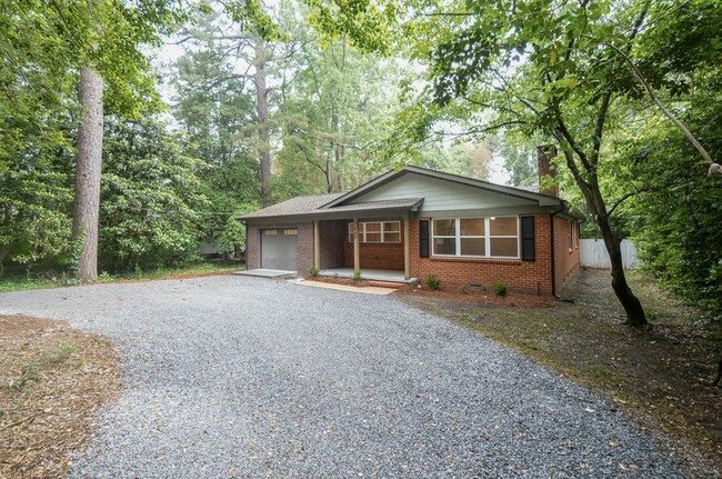 Building Photo - 440 S May St