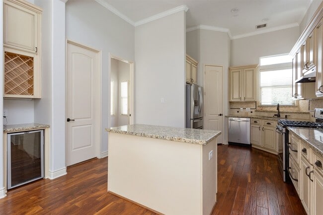 Photo - 5743 Kiam St