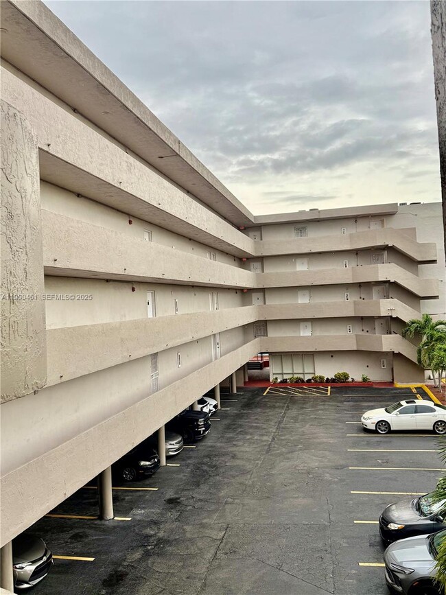 Building Photo - 802 NW 87th Ave Unit 319