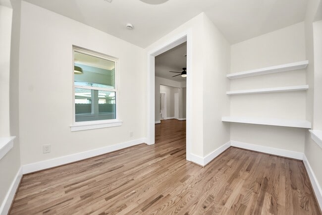 Photo - 122 Sidney St