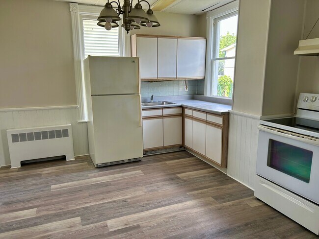 Kitchen new floors - 213 S Central Ave Unidad 1st floor
