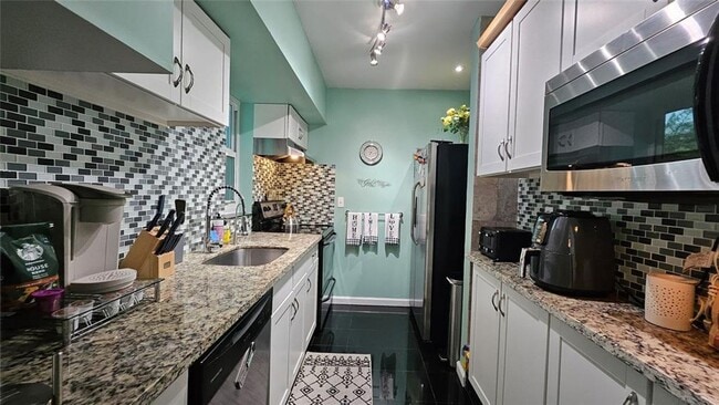 Building Photo - 1513 NE 3rd Ave Rental