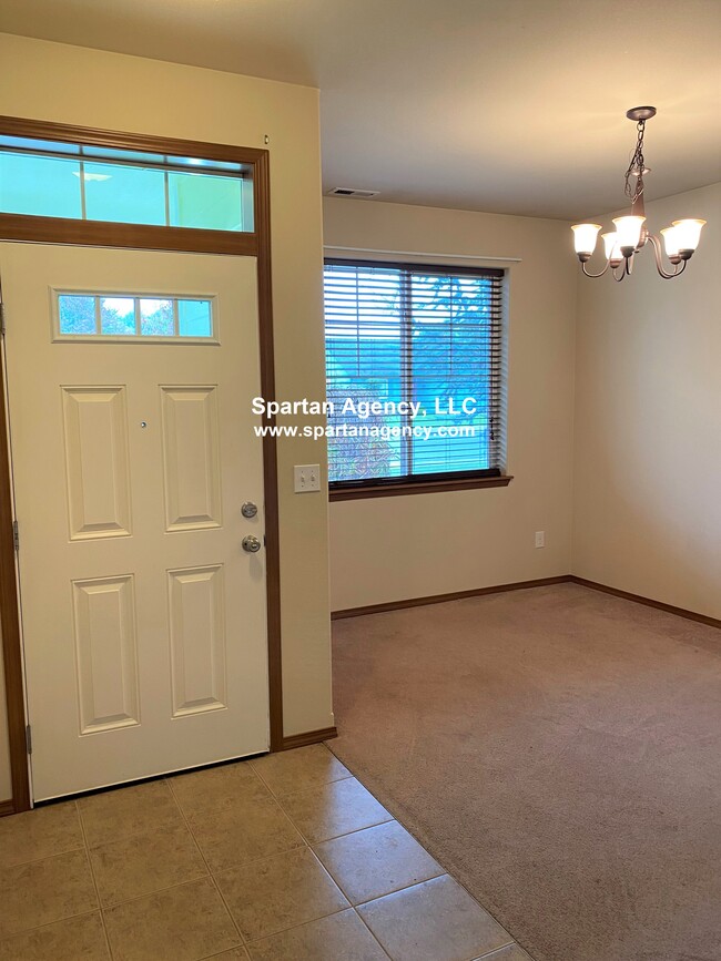 Photo - 912 Grinnell Ave SW