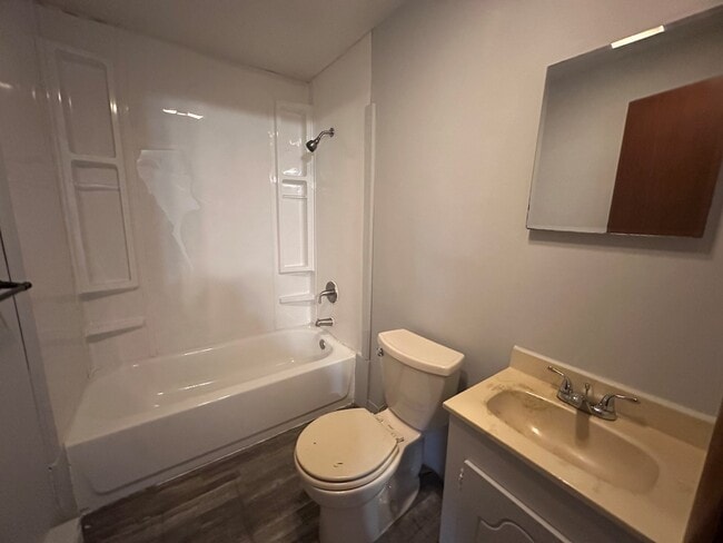 Photo - 408-4 Main-W