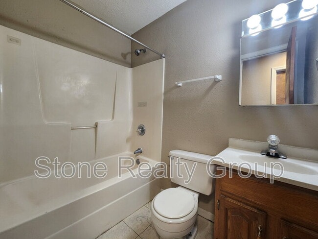 Photo - 2460 E Clayton Dr