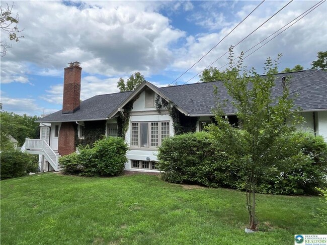 Building Photo - 2122 Walnut St Unit D