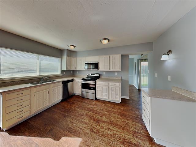 Photo - 7439 Oakmore Dr