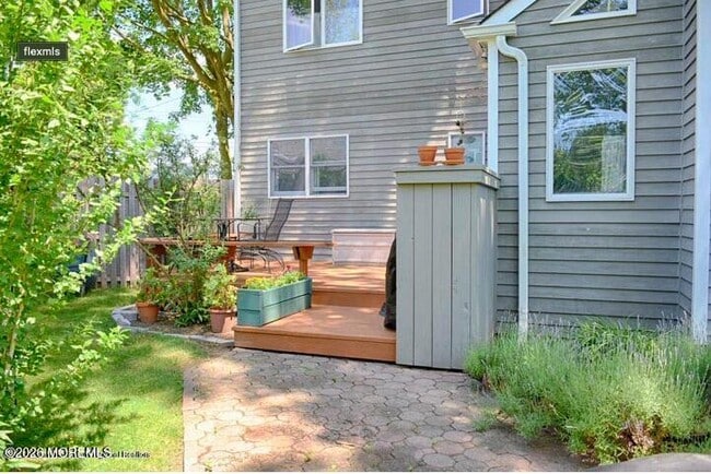 Photo - 901 Woodcrest Dr