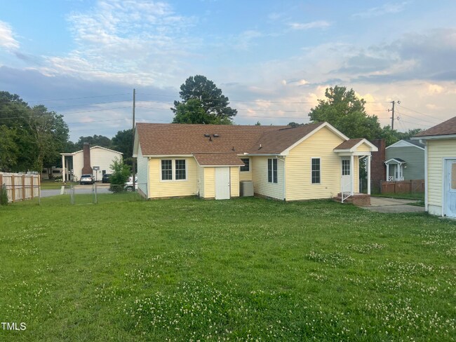 Photo - 404 Cardinal Dr