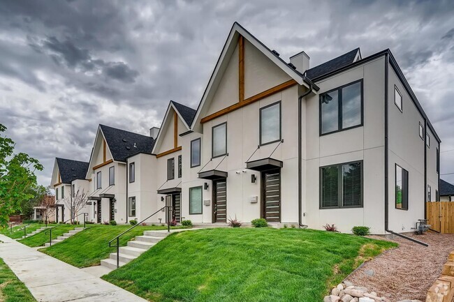 Building Photo - Beautiful Townhome for Rent