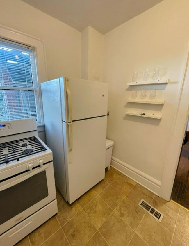 Photo - 870 Dennison Ave