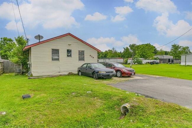 Photo - 639 St Charles Dr