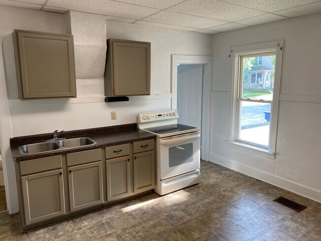 Photo - 719 S 3rd Ave