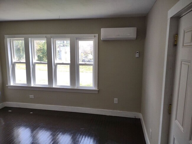 Photo - 2 bedroom 1.5 bath house available now!