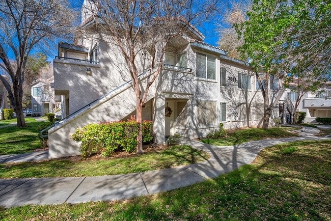 Building Photo - 2 Bed, 2 Bath Beautiful condo available now!