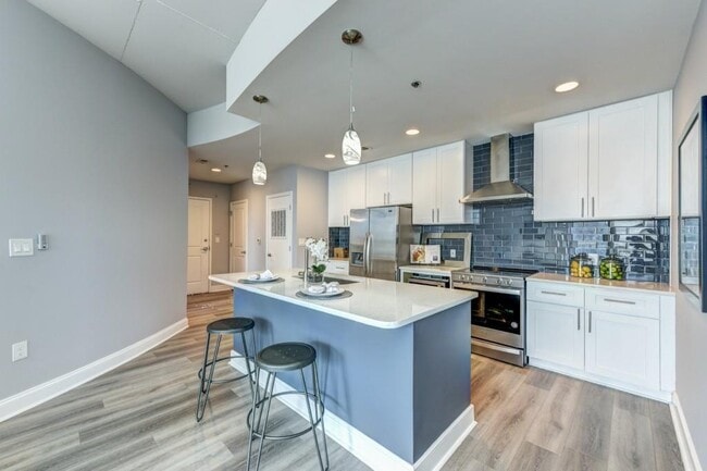 Photo - 950 W Peachtree St NW Unidad 1504