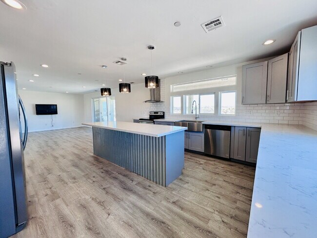 Gorgeous 3 bd, 2.5 ba on 1 acre