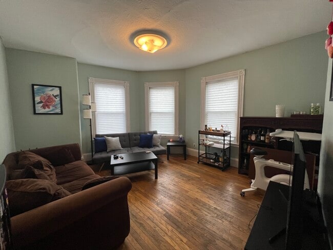 Building Photo - 256 Summer St Unit 3 Rental