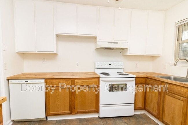 Photo - 1809 N Hawthorne St