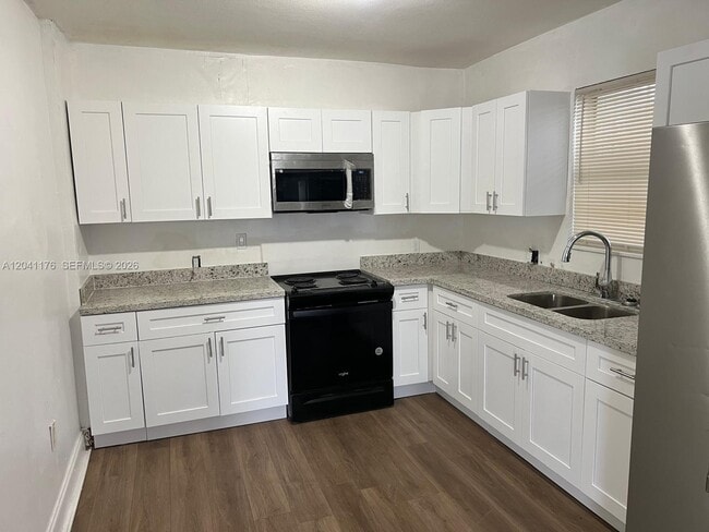 Photo - 10 NW 71st St