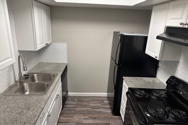 Photo - Camelot Apartments