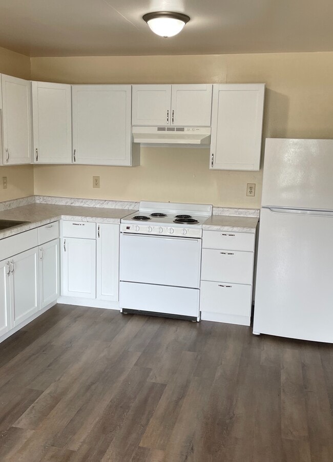 Building Photo - Schoolview B Unit B3 Rental