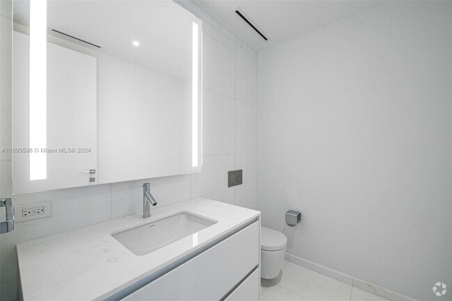 Building Photo - 300 Biscayne Blvd Unit 2906 Rental