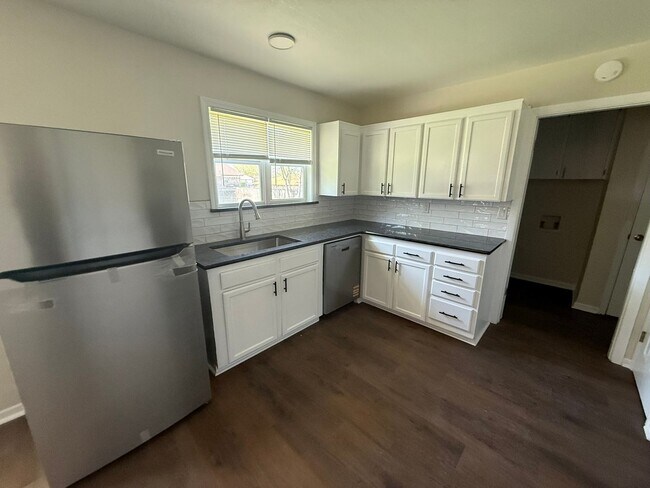 Photo - Renovated 3-bedroom house!  Housing accepted!