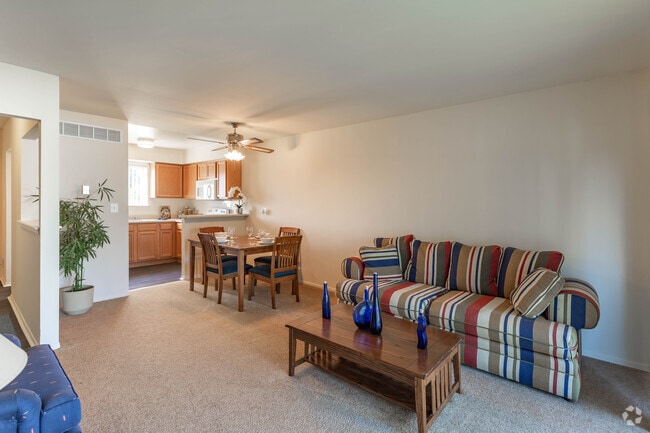 2HAB, 1.5BA - 1,200 ft² - Woodside Apartments