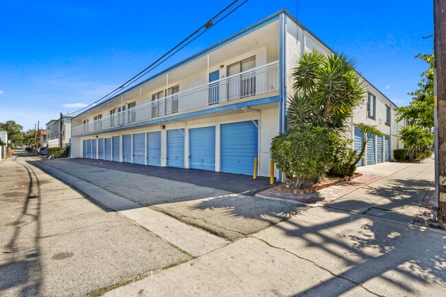 909 N. Wilmington Blvd.