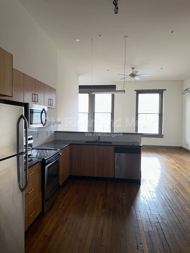 Building Photo - 1322 W Broad St Unit 2b Rental