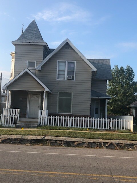 Photo - 114 E 10th St