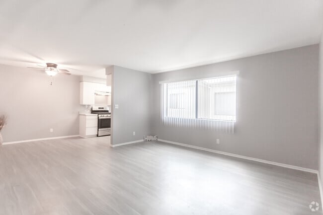 2BR,2BA-940SF- Living Room