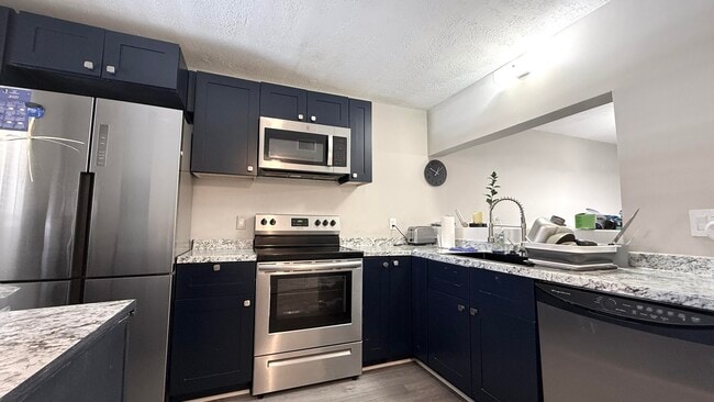 Building Photo - 2925 SW 22nd Ave Unit 203