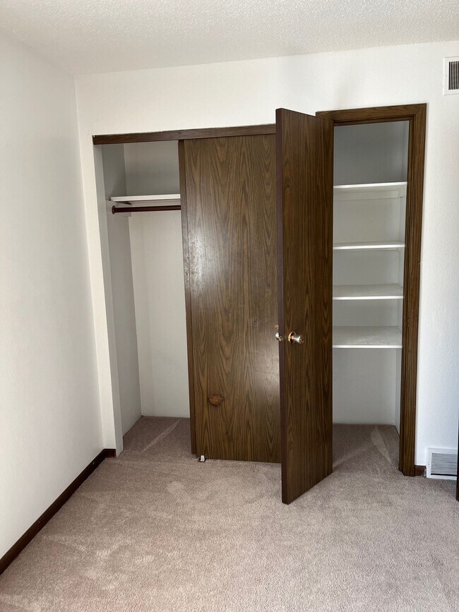 Robinwood Apartments